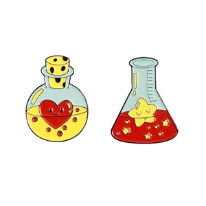 Spille smaltate carine con flaconi da laboratorio e motivi di cuore e stella