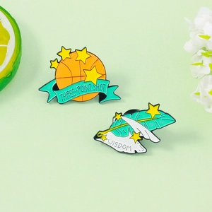 Pins en Émail Créatifs Forme Basket-ball et Plume de Sagesse Badges en Alliage Laqué pour Vêtements Sac à Dos Bijoux Cadeau d'Inspiration Unisexe