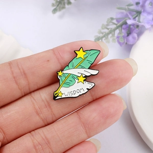 Broche créative en émail en forme de feuille avec étoile jaune et aile Wisdom