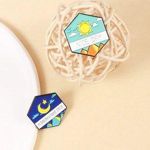 Sechseckige Emaille-Pins Set mit Sonne und Mond Motiven und motivierendem Text