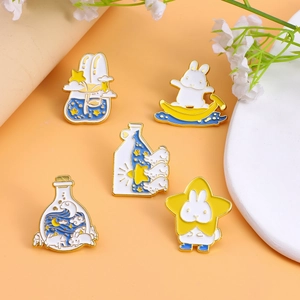 Broche Émail Lapin Mignon Dessin Animé en Alliage de Zinc Goutte d'Huile Bunny Banane Skateboard Étoile Bouteille de Vœux Bijou Cadeau