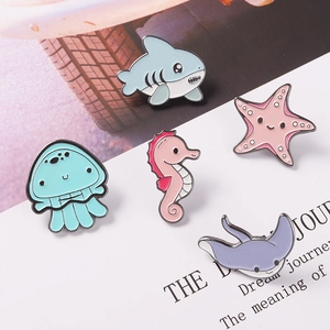Cartoon Meerestier Emaille Brosche Set Hai Seestern Seepferdchen Qualle Rochen Zinklegierung Süßer Schmuck Für Rucksack Kleidung