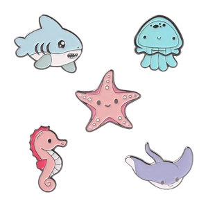 Set aus 5 Cartoon-Meeresbewohner Emaille-Pins mit Hai, Seestern und Seepferdchen