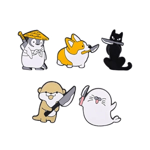 Set di 5 spille creative animali killer con pinguino, gatto e corgi che tengono coltelli