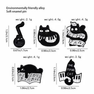 Détail des broches chat noir et musique en alliage écologique et émail souple