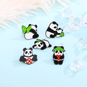 Spilla in Smalto Panda Cartone Animato in Lega di Zinco Laccato Panda Mamma E Bambino Con Cuore Per Abbigliamento Zaino