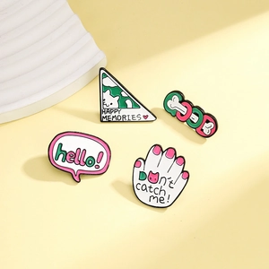 Lot de pins émaillés avec chat, bulle hello et main pour décoration créative