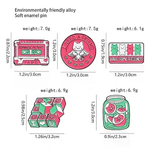 Lot de 5 épingles en émail colorées avec cassette rétro et chat ange avec dimensions