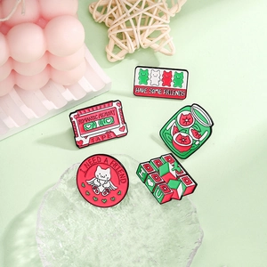 Broche en Émail Ruban Musical Chat Ailé Pot de Fruits Blocs de Lettres Badge en Alliage Bijoux Pour Vêtements Sac à Dos Accessoires Cadeau