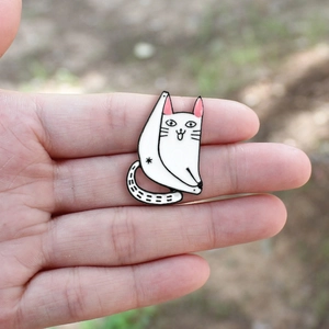 Broche en Émail Chat Blanc Dessin Animé Alliage de Zinc Émail Yoga Chaton Animal Pin de Revers Badge Pour Vêtements Sacs Accessoires