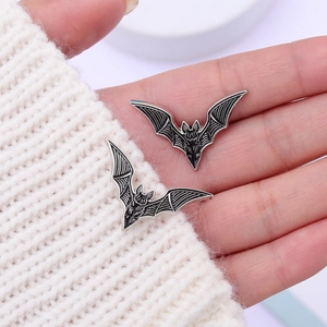 Gothic Bat Enamel Brooch Pin Zinc Alloy Animal Shape Black Silver Jewelry For Halloween Party Accessory For Men Women