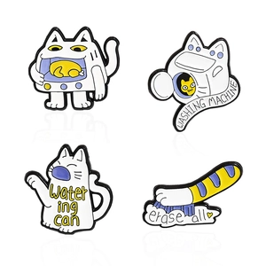 Lot de 4 broches créatives en émail chat avec motifs four, machine à laver et bouilloire