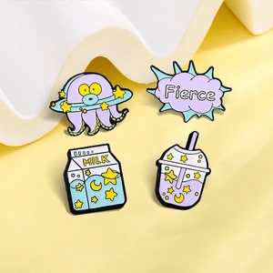 Lot de quatre pin's en émail dessin animé avec texte Fierce poulpe violet et lait
