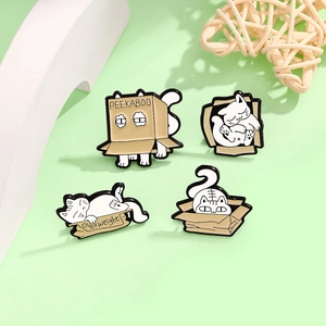 Cute Cartoon Cat In Cardboard Box Enamel Brooch Zinc Alloy Baking Paint Animal Lapel Pin Funny Peekaboo Overweight Jewelry Gift
