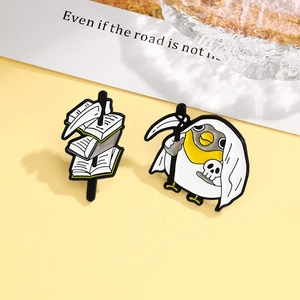 Lot de pins émaillés créatifs avec livres magiques et un pingouin faucheur de dessin animé