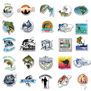 Détail de 25 autocollants de pêche imperméables avec divers motifs de poissons et logos