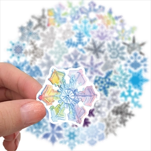 50 Stück bunte Aquarell-Schneeflocken-Sticker für Laptop- und Koffer-Dekoration