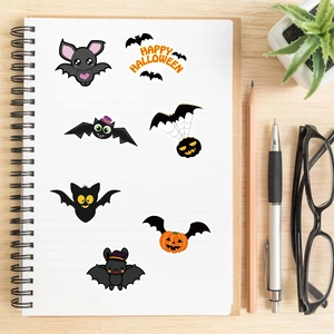 Autocollants d'Halloween chauve-souris et citrouille sur carnet avec fournitures