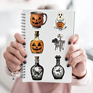 50 Halloween-Aufkleber auf Notizbuch mit Kürbissen, Geistern und Zaubertrankflaschen