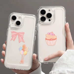Detail von transparenten Handyhüllen mit rosa Schleife, Ballon und Cupcake-Print