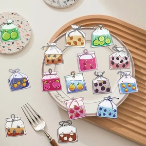 Détail d'autocollants de thé aux fruits étanches aux motifs de dessins animés colorés
