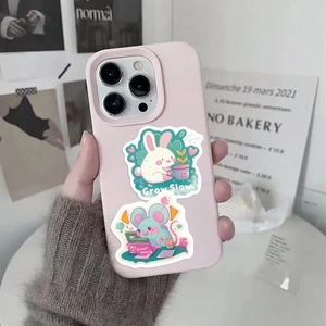 Coque iPhone rose clair style coréen avec illustrations mignonnes de lapin et hamster