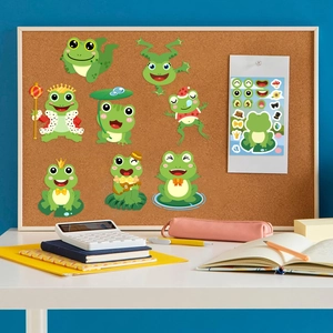 Autocollants de grenouille de dessin animé DIY sur un tableau en liège pour bricolage