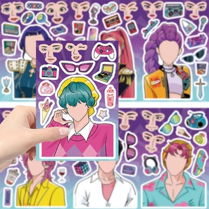 Gros plan sur des autocollants DIY de personnages d'anime avec accessoires variés