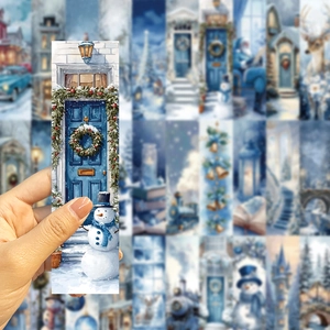 Gros plan d'un marque-page de Noël bleu avec bonhomme de neige et illustrations d'hiver