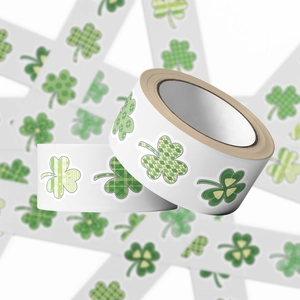 500pcs Saint Patrick's Day shamrock sticker rolls with green clover patterns for gift wrapping