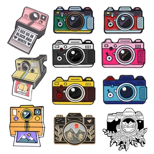 Niche Design Camera Shaped Metal Brooch Creative Polaroid SLR Enamel Pin Geometric Zinc Alloy Badge For Clothing Bag Jewelry