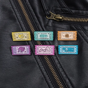 Lot de 6 pins en émail colorés avec motifs de santé mentale sur veste en cuir noir