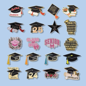 Graduation Season Enamel Brooch Pin Bachelor Hat Diploma Floral Medal Badge Unique Class Of 2025 Alloy Accessory Jewelry Gift