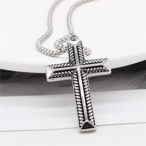 Pendentif croix vintage en acier inoxydable avec chaîne vénitienne pour homme style rue