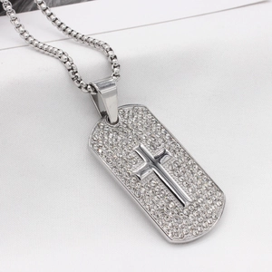 Collier avec pendentif plaque militaire croix serti de strass en acier inoxydable