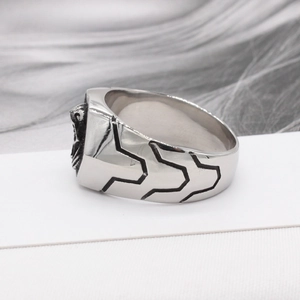 Retro stainless steel lion head ring for men with black geometric engraving on the band