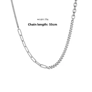 Dettaglio della collana asimmetrica in argento con maglie a graffetta e cubane, 55cm, 33g
