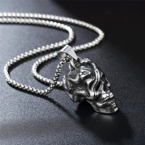 Pendentif tête de mort gothique avec serpent sculpté sur chaîne pour hommes, bijoux punk