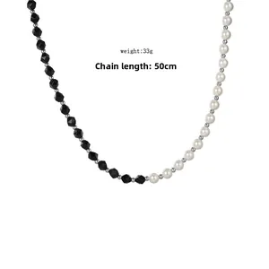 Détail du collier hip-hop en acier titane avec perles noires, longueur 50cm et poids de 33g