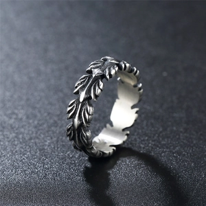 Vintage oxidized stainless steel feather pattern ring with retro engraved leaf textures