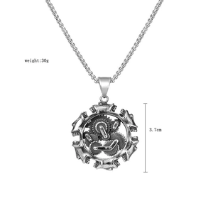 Close-up of steampunk gear pendant with retro finish and dimensions of 3.7cm and 30g