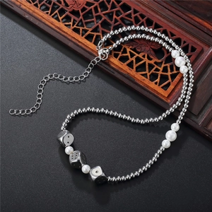 Collier hip hop en acier titane avec pendentifs dés et perles blanches sur chaîne à billes