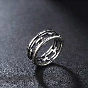 Retro industrial stainless steel chain ring with hollow double layer and oxidized finish