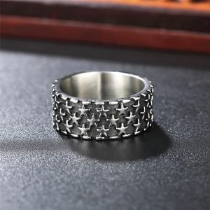 Vintage Edelstahlring mit geprägten Sternen und rustikalem Industrial-Finish
