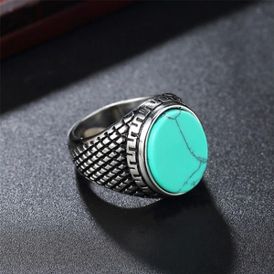 Bague rétro pour homme en acier inoxydable avec turquoise ovale et gravure en maille