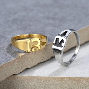 Anillos de sello punk retro número 13 en acabados de acero inoxidable oro y plata