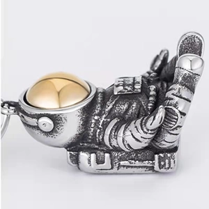 Collier pendentif astronaute hip-hop vintage avec visière dorée polie
