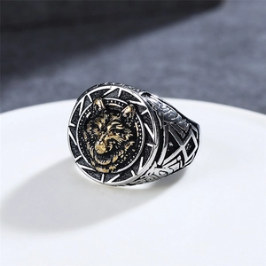 Bague vintage pour hommes en acier avec tête de loup 3D dorée et gravures nordiques