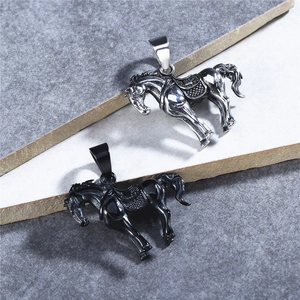 Collana con ciondolo a forma di cavallo vintage in acciaio inossidabile argento e nero