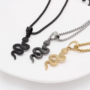 Gothic stijl slang hanger ketting set in zwart, zilver en goud met box kettingen design